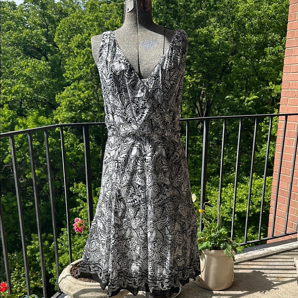 Tahari Black and White Sleeveless Dress